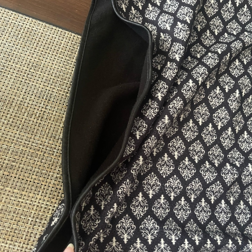 Elegant Black and Red Patterned Poncho - Picture 13 of 13